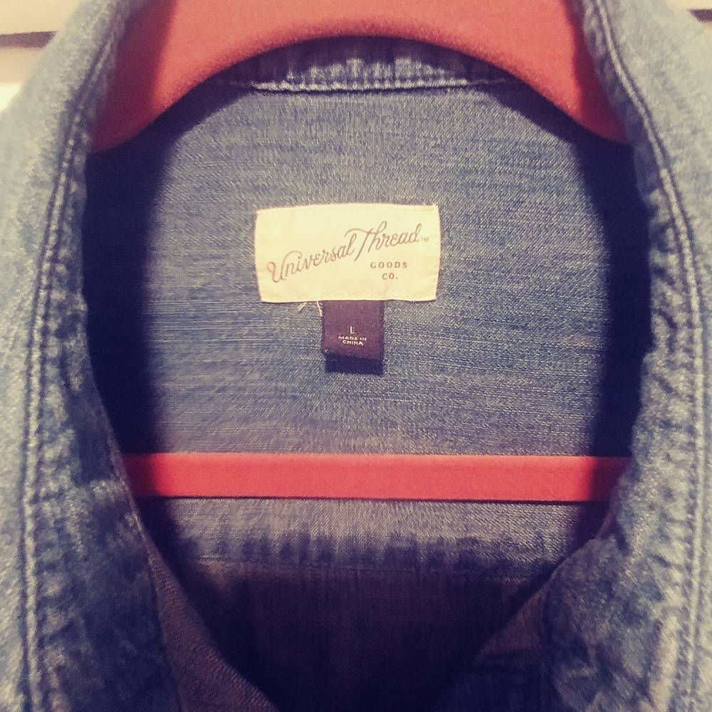 Denim button down long sleeve top. - Picture 4 of 6